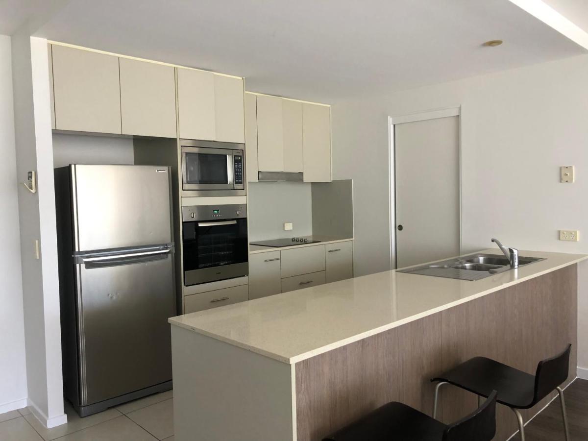 2 Bedroom , Hope Island , Living *
