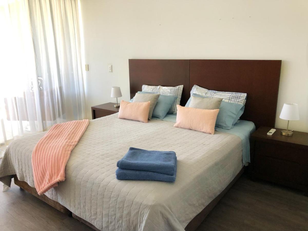 Apartment 2 Bedroom , Hope Island , Living Gold Coast