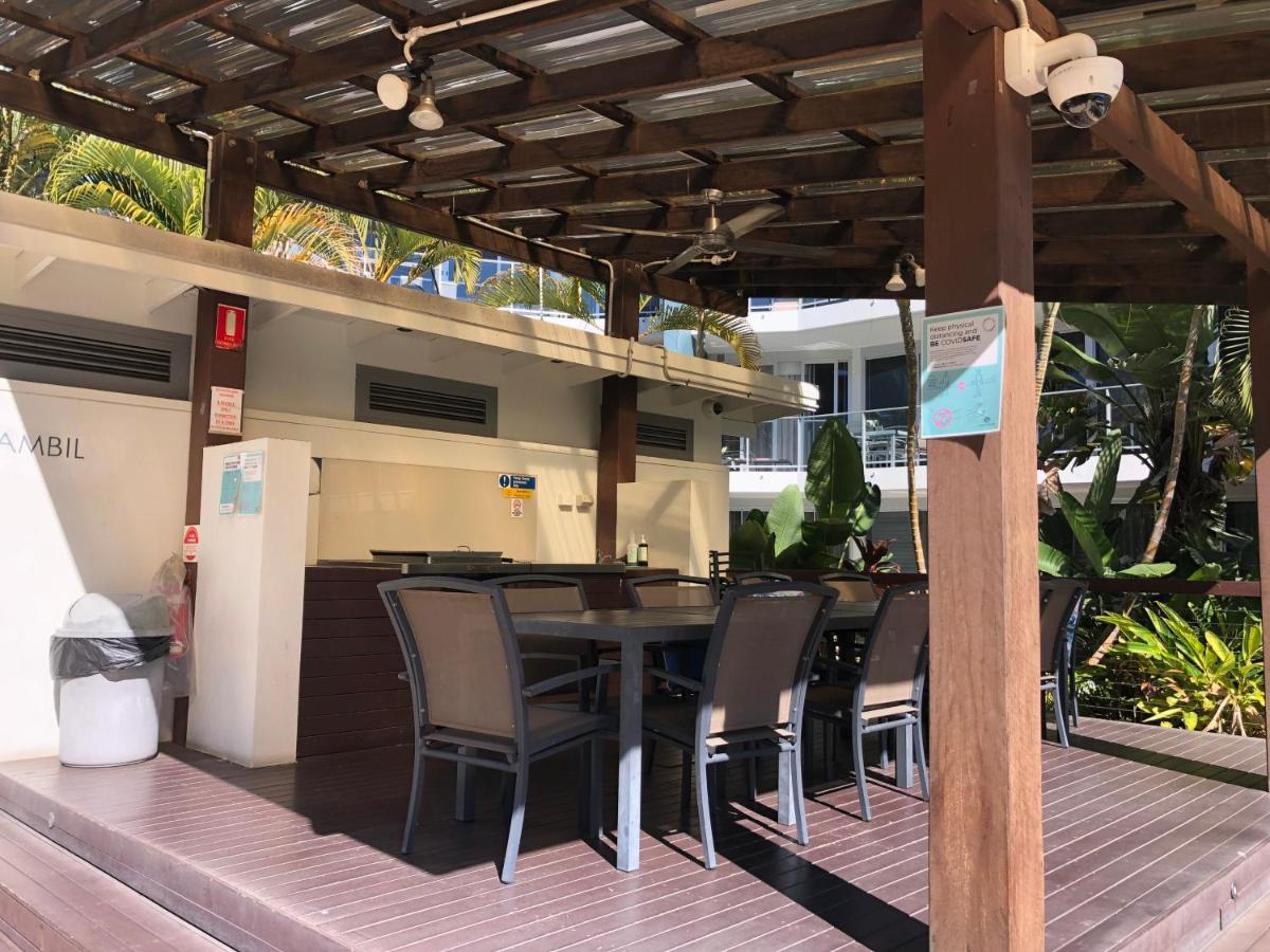 2 Bedroom , Hope Island , Living *