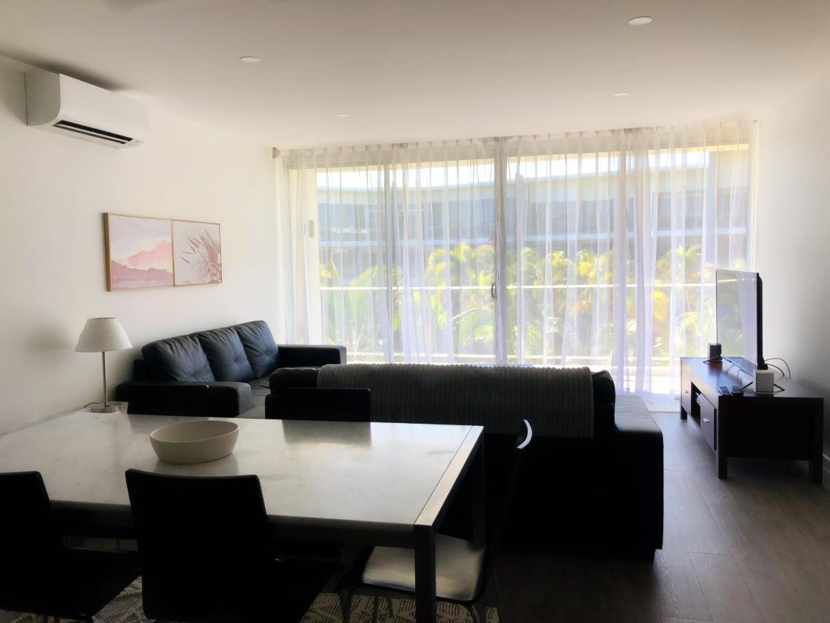 2 Bedroom , Hope Island , Living Apartment Gold Coast